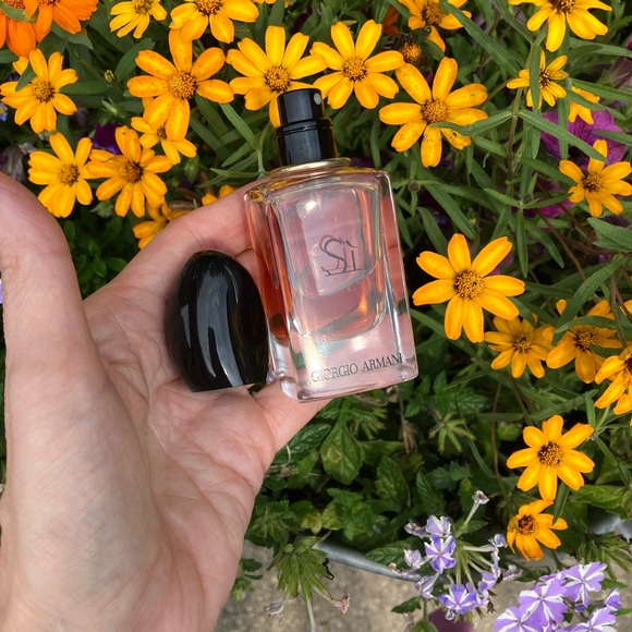 Genuine & Authentic Giorgio Armani Si Sephora Luxury Old Money Floral $100.00 - Picture 2 of 8